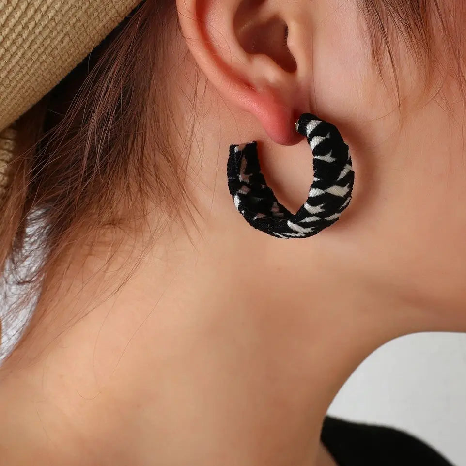 Vintage Black White C-Shaped Earrings